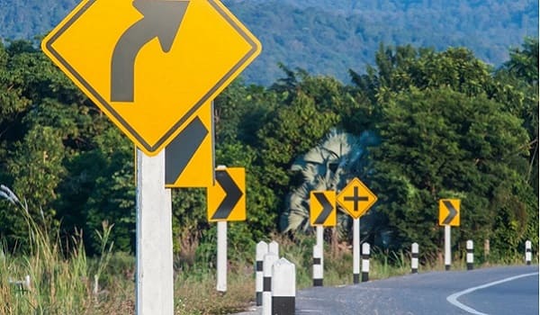 señal alerta advertencia carretera